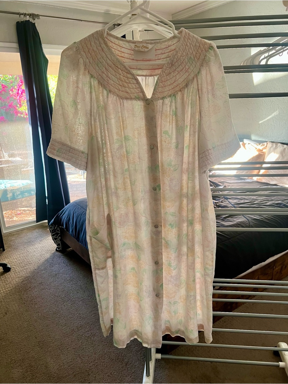 Vintage Dan Ellen floral snap-front house dress with sweet cottagecore charm